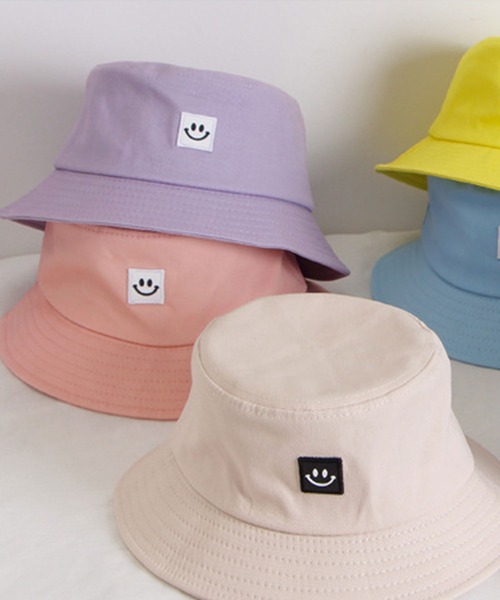 Anuenue（アヌエヌエ）の「スマイルワンポイント バケットハット（ハット・レディース・ホワイト/ブラック/ベージュ/ブルー/ネイビー/パープル/イエロー/ピンク/ワインレッド・S/M）」の14枚目の写真