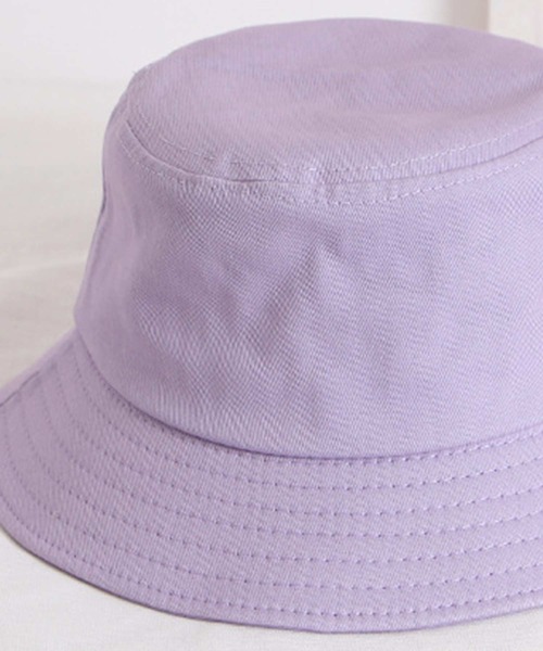 Anuenue（アヌエヌエ）の「スマイルワンポイント バケットハット（ハット・レディース・ホワイト/ブラック/ベージュ/ブルー/ネイビー/パープル/イエロー/ピンク/ワインレッド・S/M）」の13枚目の写真