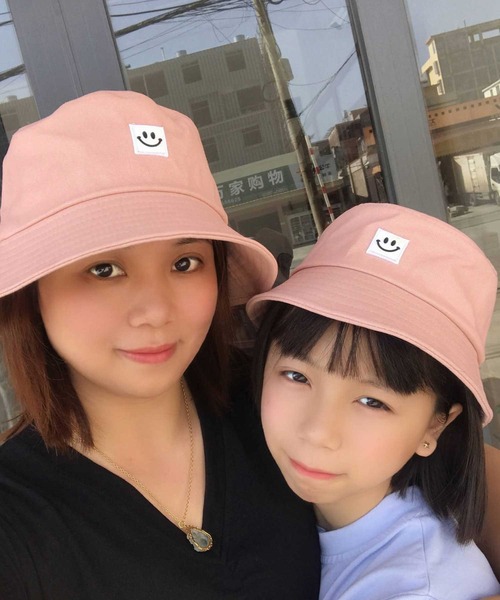 Anuenue（アヌエヌエ）の「スマイルワンポイント バケットハット（ハット・レディース・ホワイト/ブラック/ベージュ/ブルー/ネイビー/パープル/イエロー/ピンク/ワインレッド・S/M）」の15枚目の写真