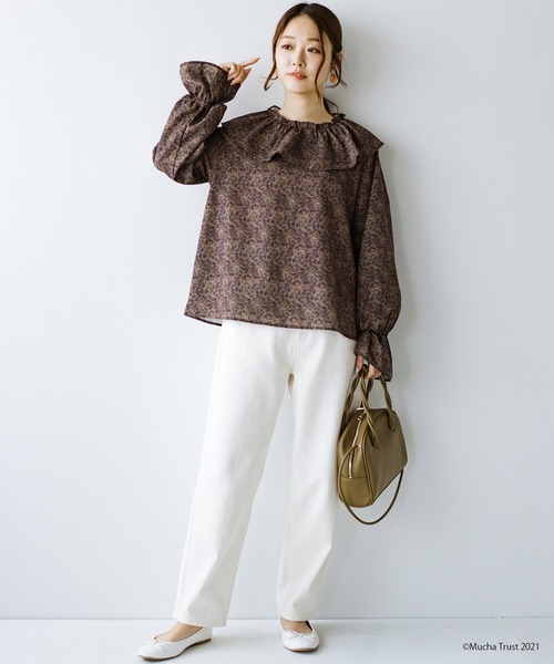 haco!（ハコ）の「いつものデニムやシンプルボトムスに合わせるだけでかわいげたっぷり！繊細なミュシャのアートをあしらったフリルブラウス（シャツ/ブラウス・レディース・ブラウン系その他/ブルー系その他・SMALL/MEDIUM/LARGE/X-LARGE）」の15枚目の写真