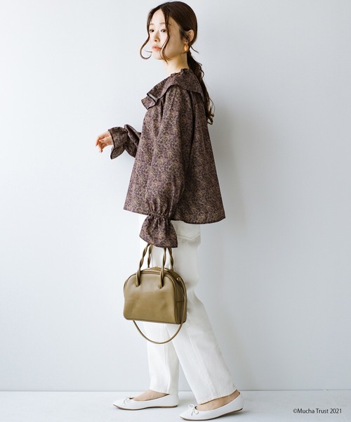 haco!（ハコ）の「いつものデニムやシンプルボトムスに合わせるだけでかわいげたっぷり！繊細なミュシャのアートをあしらったフリルブラウス（シャツ/ブラウス・レディース・ブラウン系その他/ブルー系その他・SMALL/MEDIUM/LARGE/X-LARGE）」の12枚目の写真