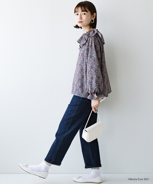 haco!（ハコ）の「いつものデニムやシンプルボトムスに合わせるだけでかわいげたっぷり！繊細なミュシャのアートをあしらったフリルブラウス（シャツ/ブラウス・レディース・ブラウン系その他/ブルー系その他・SMALL/MEDIUM/LARGE/X-LARGE）」の22枚目の写真