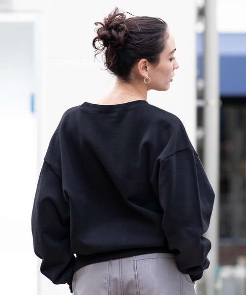 X-girl（エックスガール）の「RHINESTONE LOGO CREW SWEAT TOP（スウェット・レディース・ブラック/グリーン/パープル・S/M/XL/L）」の17枚目の写真