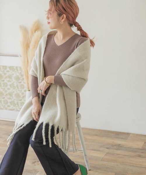 ITEMS URBANRESEARCH（アイテムズ アーバンリサーチ）の「ブークレムジストール（ストール/ショール・レディース・グリーン/ライトブラウン/チャコールグレー/アイボリー/オレンジ・ONE）」の2枚目の写真