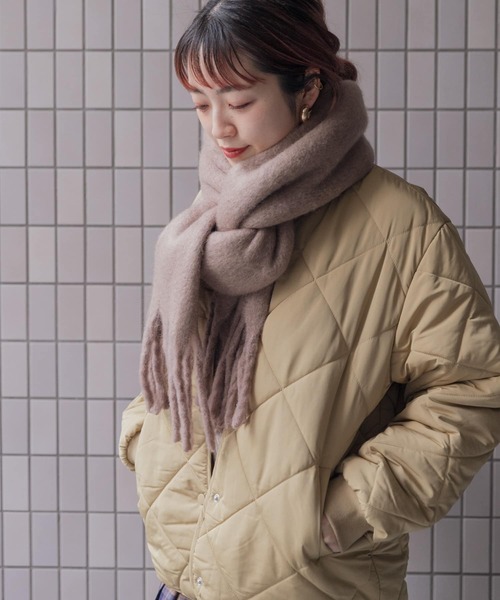 ITEMS URBANRESEARCH（アイテムズ アーバンリサーチ）の「ブークレムジストール（ストール/ショール・レディース・グリーン/ライトブラウン/チャコールグレー/アイボリー/オレンジ・ONE）」の4枚目の写真