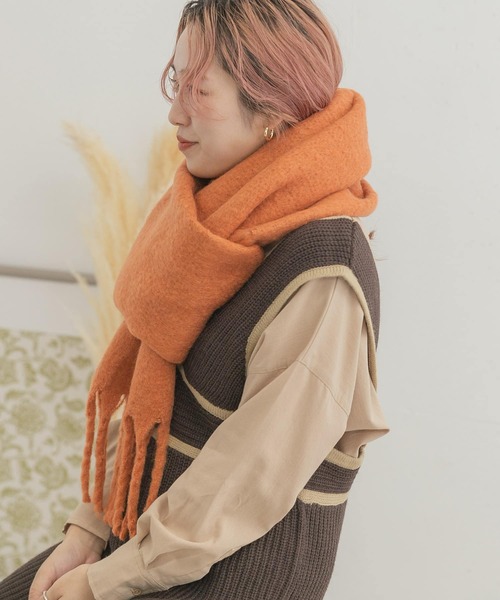 ITEMS URBANRESEARCH（アイテムズ アーバンリサーチ）の「ブークレムジストール（ストール/ショール・レディース・グリーン/ライトブラウン/チャコールグレー/アイボリー/オレンジ・ONE）」の6枚目の写真