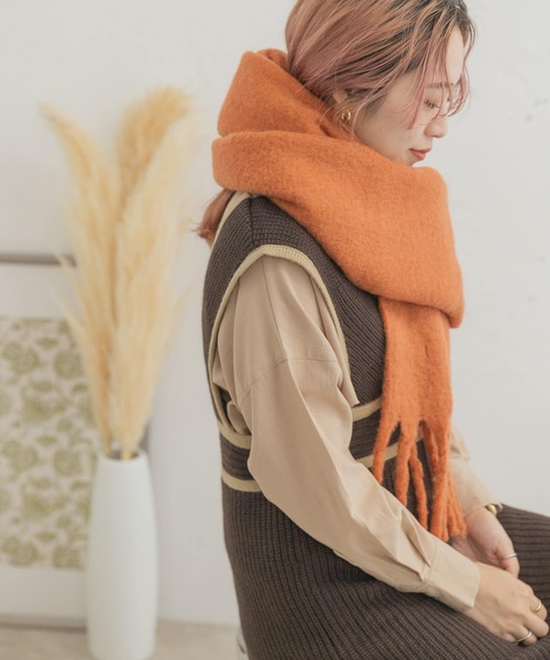 ITEMS URBANRESEARCH（アイテムズ アーバンリサーチ）の「ブークレムジストール（ストール/ショール・レディース・グリーン/ライトブラウン/チャコールグレー/アイボリー/オレンジ・ONE）」の7枚目の写真