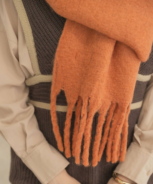 ITEMS URBANRESEARCH（アイテムズ アーバンリサーチ）の「ブークレムジストール（ストール/ショール・レディース・グリーン/ライトブラウン/チャコールグレー/アイボリー/オレンジ・ONE）」の8枚目の写真