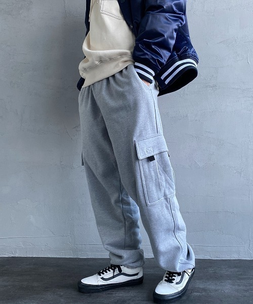 JEANS FACTORY （ジーンズファクトリー）の「[PRO5/プロファイブ] ヘビーフリース スウェットカーゴパンツ（スウェットパンツ・メンズ・ブラック/グレー・S/M）」の2枚目の写真