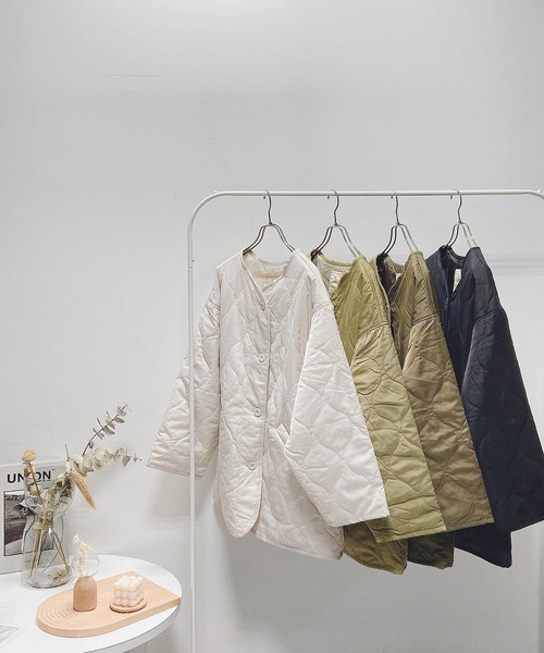 AS KNOW AS plus（アズノゥアズプラス）の「◇ノーカラー 波 キルティングジャケット（ノーカラージャケット・レディース・ライトカーキ/アイボリー/ブラック/ダークカーキ・FREE）」の5枚目の写真