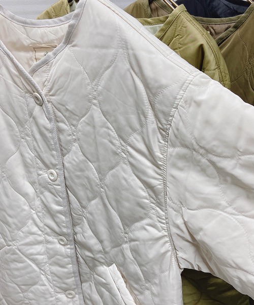 AS KNOW AS plus（アズノゥアズプラス）の「◇ノーカラー 波 キルティングジャケット（ノーカラージャケット・レディース・ライトカーキ/アイボリー/ブラック/ダークカーキ・FREE）」の10枚目の写真