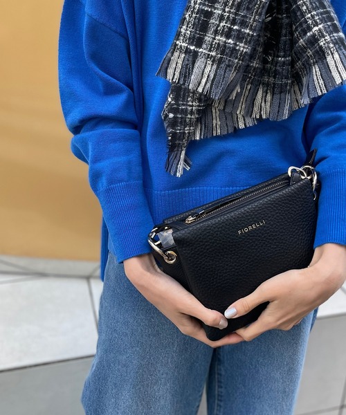 FIORELLI(フィオレッリ)の「【FIORELLI(フィオレッリ)】ミニクロスボディバッグ(ショルダーバッグ・レディース・ブラック/レッド・FREE)」の3枚目の写真
