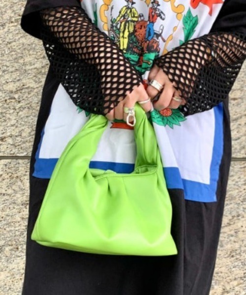 Ray BEAMS(レイビームス)の「Ray BEAMS / ツイスト ハンドル バッグ(トートバッグ・レディース・ダークブラウン/ピンク/グリーン系その他2・ONE SIZE)」の3枚目の写真