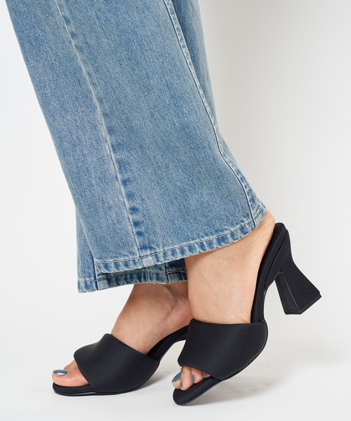 SPIRALGIRL（スパイラルガール）の「fluffyサンダル（サンダル・レディース・ブラック/ベージュ/ネイビー・MEDIUM/LARGE）」の11枚目の写真