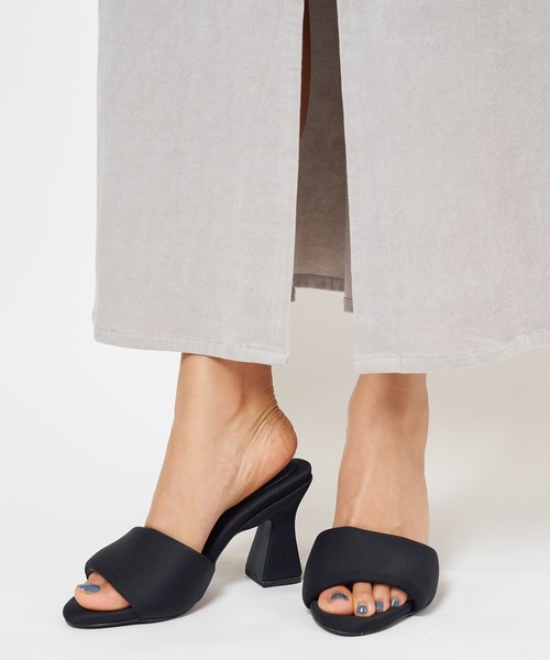 SPIRALGIRL（スパイラルガール）の「fluffyサンダル（サンダル・レディース・ブラック/ベージュ/ネイビー・MEDIUM/LARGE）」の8枚目の写真