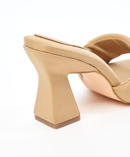 SPIRALGIRL（スパイラルガール）の「fluffyサンダル（サンダル・レディース・ブラック/ベージュ/ネイビー・MEDIUM/LARGE）」の17枚目の写真