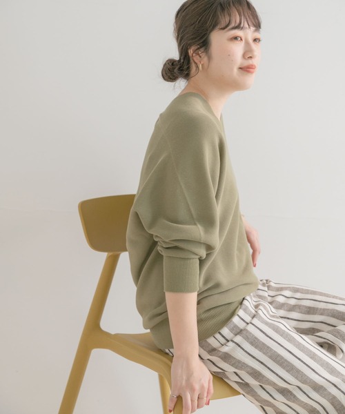 ITEMS URBANRESEARCH(アイテムズ アーバンリサーチ)の「ホールガーメントVネックニット(ニット/セーター・レディース・ライトカーキ/アイボリー/ブルー・FREE)」の16枚目の写真