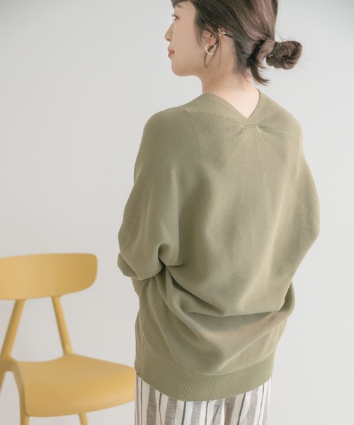 ITEMS URBANRESEARCH(アイテムズ アーバンリサーチ)の「ホールガーメントVネックニット(ニット/セーター・レディース・ライトカーキ/アイボリー/ブルー・FREE)」の19枚目の写真