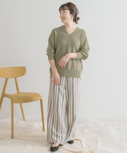 ITEMS URBANRESEARCH(アイテムズ アーバンリサーチ)の「ホールガーメントVネックニット(ニット/セーター・レディース・ライトカーキ/アイボリー/ブルー・FREE)」の14枚目の写真