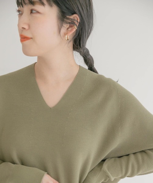 ITEMS URBANRESEARCH(アイテムズ アーバンリサーチ)の「ホールガーメントVネックニット(ニット/セーター・レディース・ライトカーキ/アイボリー/ブルー・FREE)」の5枚目の写真