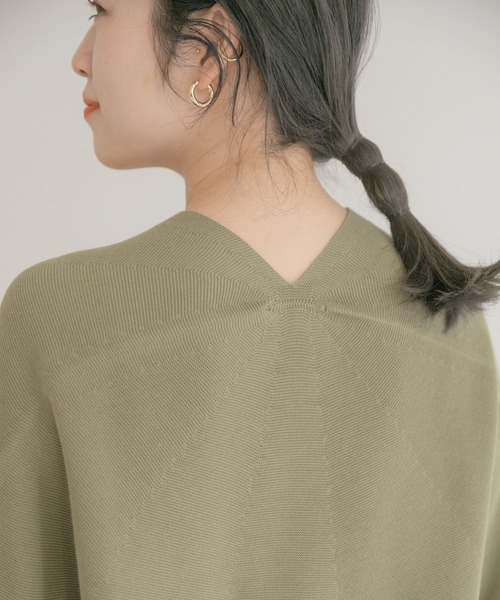 ITEMS URBANRESEARCH(アイテムズ アーバンリサーチ)の「ホールガーメントVネックニット(ニット/セーター・レディース・ライトカーキ/アイボリー/ブルー・FREE)」の15枚目の写真