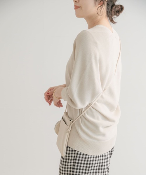ITEMS URBANRESEARCH(アイテムズ アーバンリサーチ)の「ホールガーメントVネックニット(ニット/セーター・レディース・ライトカーキ/アイボリー/ブルー・FREE)」の21枚目の写真