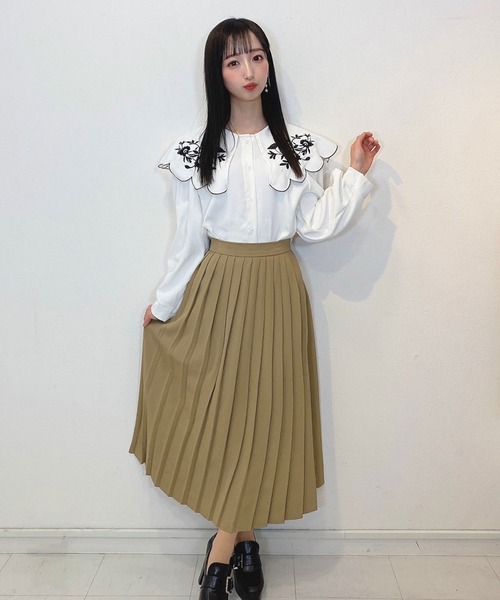 titty&Co. PETIT(ティティアンドコープティ)の「【titty&Co.PETIT】フラワー刺繍カラーブラウス(シャツ/ブラウス・レディース・ホワイト・FREE)」の4枚目の写真