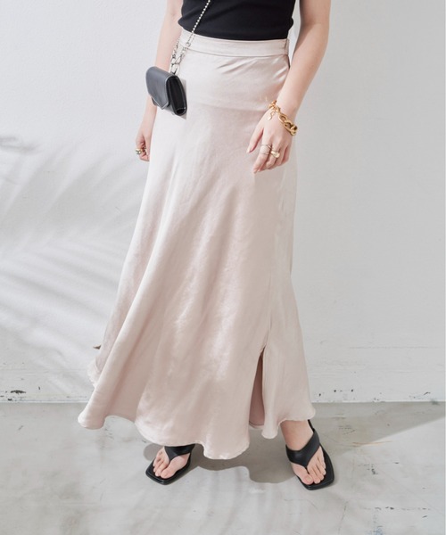 Aunt Marie's（アントマリーズ）の「サテンスリットロングスカート（スカート・レディース・ブラック/ライトグリーン/ナチュラル・FREE）」の4枚目の写真