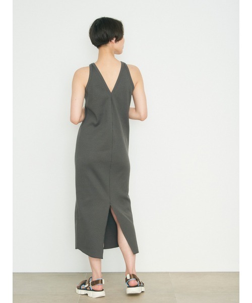 emmi(エミ)の「【emmi atelier】シャイニーワッフルワンピース(ワンピース・レディース・チャコールグレー/ライトベージュ・FREE)」の21枚目の写真