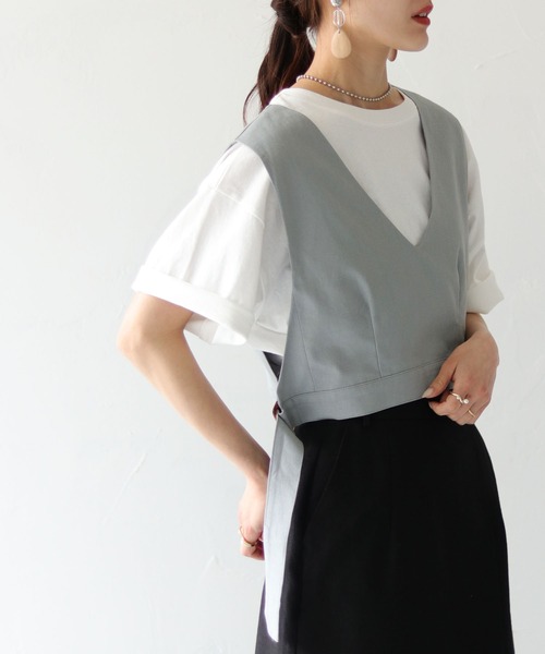 HER CLOSET（ハークローゼット）の「【shemoshelly】リネンサイドベルトスリットVネックベスト（ベスト・レディース・ベージュ/ブラック/ブルー・M）」の21枚目の写真