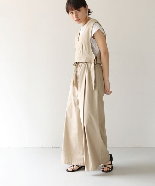 HER CLOSET（ハークローゼット）の「【shemoshelly】リネンサイドベルトスリットVネックベスト（ベスト・レディース・ベージュ/ブラック/ブルー・M）」の5枚目の写真