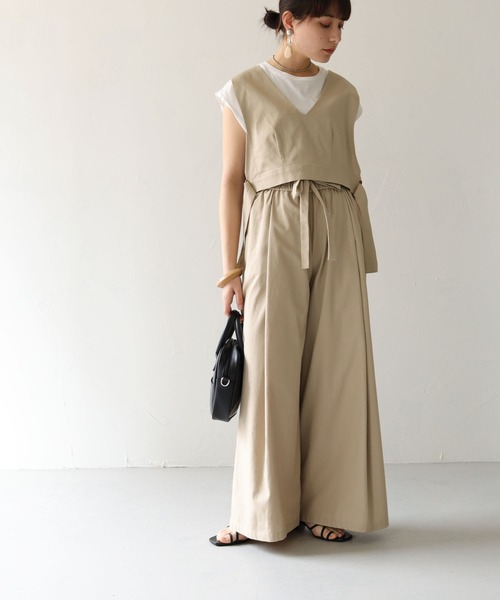 HER CLOSET（ハークローゼット）の「【shemoshelly】リネンサイドベルトスリットVネックベスト（ベスト・レディース・ベージュ/ブラック/ブルー・M）」の11枚目の写真