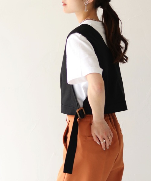 HER CLOSET（ハークローゼット）の「【shemoshelly】リネンサイドベルトスリットVネックベスト（ベスト・レディース・ベージュ/ブラック/ブルー・M）」の16枚目の写真