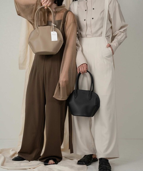 lawgy（ラウジー）の「circle tuck bag（ハンドバッグ・レディース・ベージュ/ブラック・FREE）」の3枚目の写真