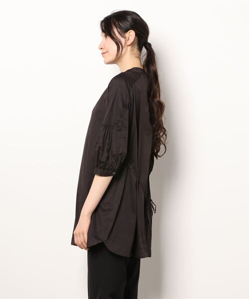 REAL CUBE（リアルキューブ）の「バックスリットループデザインブラウス（シャツ/ブラウス・レディース・ダークブラウン/アイボリー・FREE）」の10枚目の写真