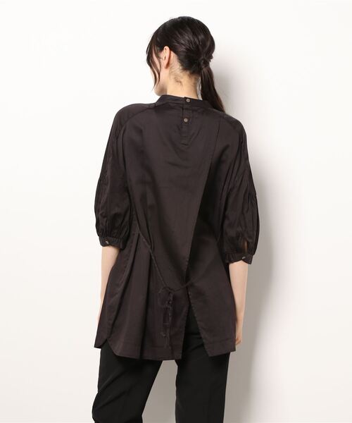 REAL CUBE（リアルキューブ）の「バックスリットループデザインブラウス（シャツ/ブラウス・レディース・ダークブラウン/アイボリー・FREE）」の11枚目の写真