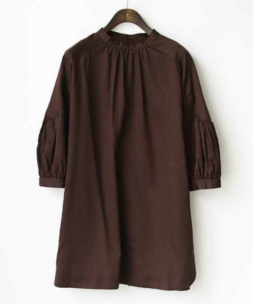 REAL CUBE（リアルキューブ）の「バックスリットループデザインブラウス（シャツ/ブラウス・レディース・ダークブラウン/アイボリー・FREE）」の9枚目の写真