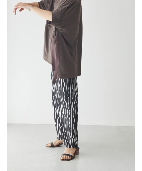 AMERICAN HOLIC(アメリカンホリック)の「ストライプ柄サテンパンツ(その他パンツ・レディース・ブラック・M/L)」の2枚目の写真