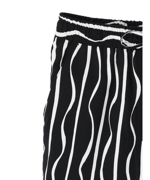 AMERICAN HOLIC(アメリカンホリック)の「ストライプ柄サテンパンツ(その他パンツ・レディース・ブラック・M/L)」の8枚目の写真