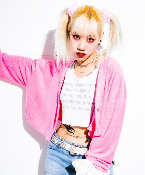 FEKETE(フェケテ)の「CROPPED TERRY CARDIGAN / クロップパイルカーディガン(カーディガン/ボレロ・レディース・ブラック/ベージュ/ピンク/ブルー・FREE)」の4枚目の写真