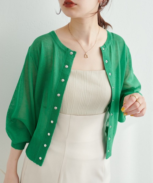 natural couture(ナチュラルクチュール)の「コーデに旬をプラス ドット釦シアーカーディガン(カーディガン/ボレロ・レディース・オフホワイト/ブラック/レッド/パープル/サックスブルー/ピンク/グリーン・FREE)」の3枚目の写真