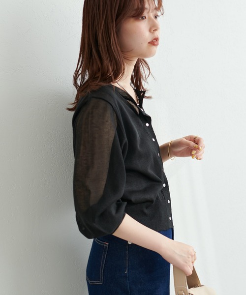 natural couture(ナチュラルクチュール)の「コーデに旬をプラス ドット釦シアーカーディガン(カーディガン/ボレロ・レディース・オフホワイト/ブラック/レッド/パープル/サックスブルー/ピンク/グリーン・FREE)」の11枚目の写真