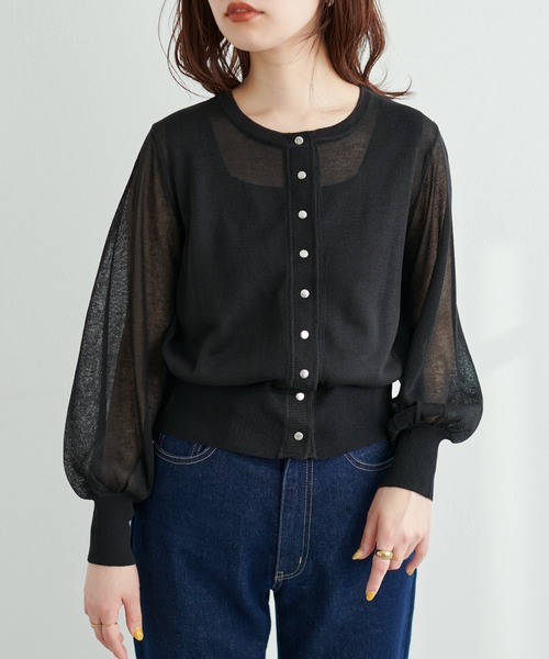 natural couture(ナチュラルクチュール)の「コーデに旬をプラス ドット釦シアーカーディガン(カーディガン/ボレロ・レディース・オフホワイト/ブラック/レッド/パープル/サックスブルー/ピンク/グリーン・FREE)」の12枚目の写真