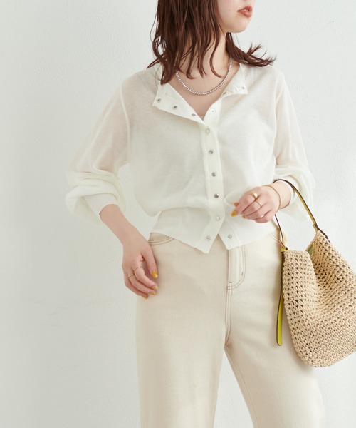 natural couture(ナチュラルクチュール)の「コーデに旬をプラス ドット釦シアーカーディガン(カーディガン/ボレロ・レディース・オフホワイト/ブラック/レッド/パープル/サックスブルー/ピンク/グリーン・FREE)」の17枚目の写真