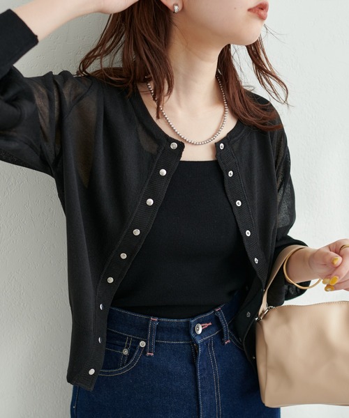 natural couture(ナチュラルクチュール)の「コーデに旬をプラス ドット釦シアーカーディガン(カーディガン/ボレロ・レディース・オフホワイト/ブラック/レッド/パープル/サックスブルー/ピンク/グリーン・FREE)」の14枚目の写真