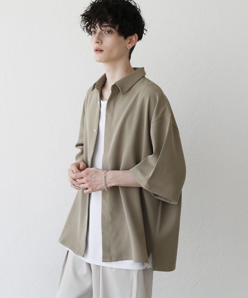 LILL（リル）の「ルーズベーシック半袖比翼シャツ（シャツ/ブラウス・メンズ・ホワイト/ブラック/ベージュ/ライトベージュ・S/M/L/XL）」の3枚目の写真