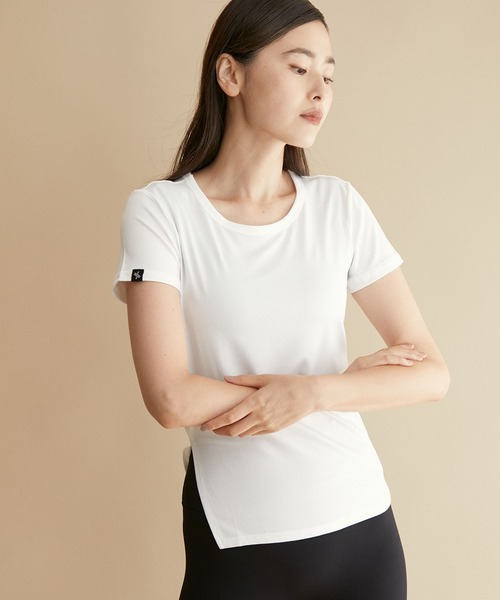 XEXYMIX(ゼクシィミックス)の「【XEXYMIX】吸水速乾&UV サイドシャーリング バックスリット 半袖Tシャツ(Tシャツ/カットソー・レディース・ブラック/オフホワイト/オレンジ系その他4・S/M)」の2枚目の写真