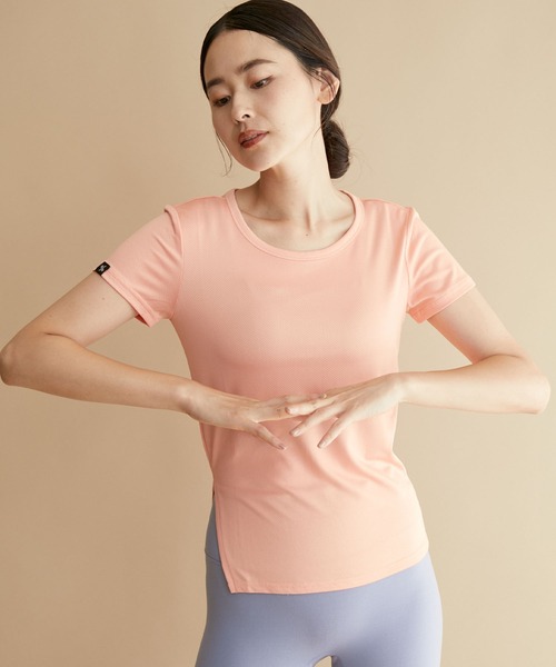 XEXYMIX(ゼクシィミックス)の「【XEXYMIX】吸水速乾&UV サイドシャーリング バックスリット 半袖Tシャツ(Tシャツ/カットソー・レディース・ブラック/オフホワイト/オレンジ系その他4・S/M)」の3枚目の写真