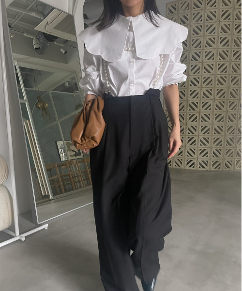 アメリ　BIG COLLAR TUCK SHIRT カラーシャツ　ブラウス　白 Ameri（アメリ）の「BIG COLLAR TUCK SHIRT（シャツ/ブラウス