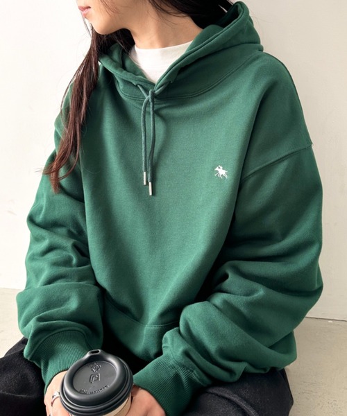 POLOCHAMPS(ポロチャンプス)の「POLOCHAMPS/ポロチャンプス 別注 ワンポイント刺繍 オーバーサイズスウェットパーカー フーディ(パーカー・レディース・ダークグリーン/グレー/ブラック/アイボリー/ベージュ/ネイビー・M/L)」の5枚目の写真